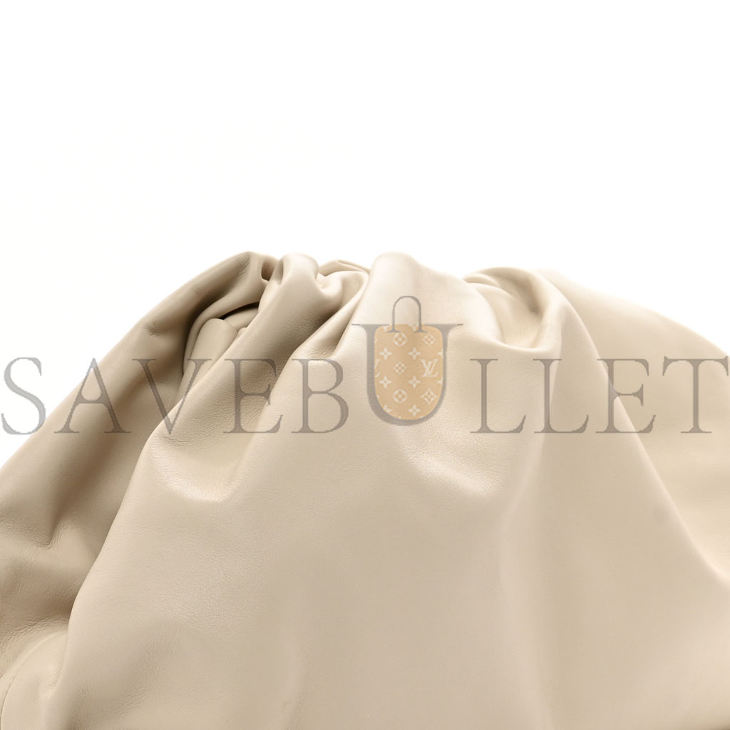 BOTTEGA VENETA SMOOTH BUTTER CALF THE POUCH OVERSIZED CLUTCH MIS (39*18*14cm) BOTTEGA VENETA SMOOTH BUTTER CALF THE POUCH OVERSIZED CLUTCH MIS (39*18*14cm)