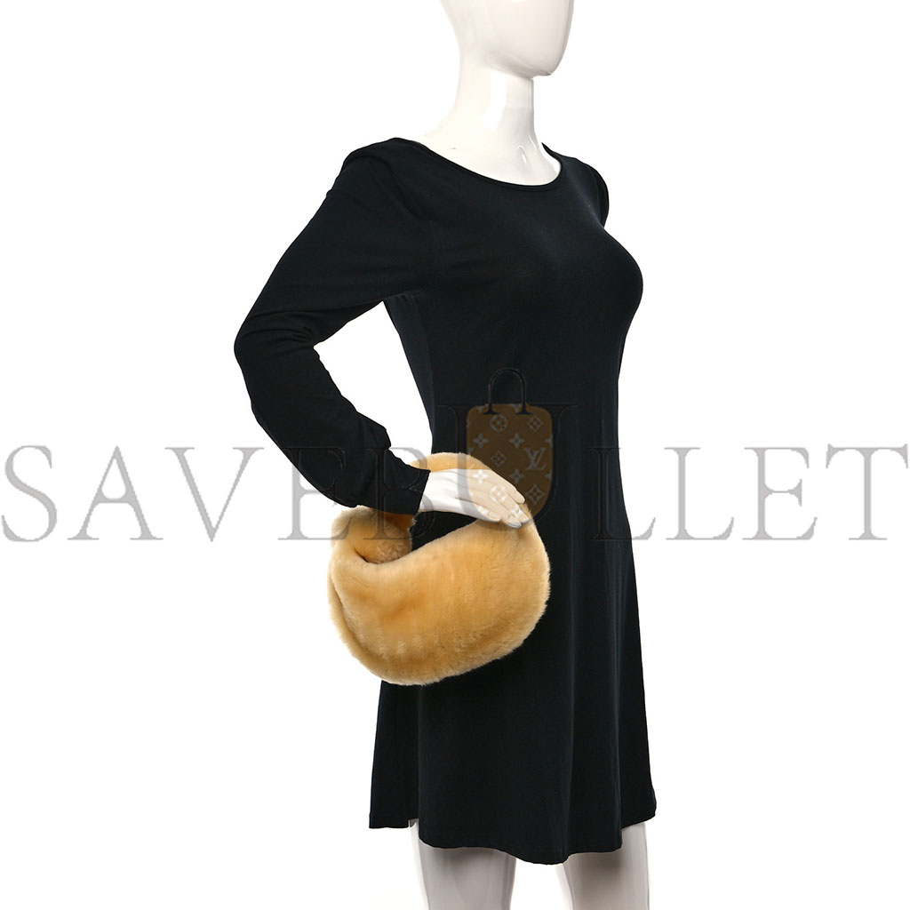 BOTTEGA VENETA SHEARLING LAMBSKIN MINI JODIE TEDDY (23*16cm) BOTTEGA VENETA SHEARLING LAMBSKIN MINI JODIE TEDDY (23*16cm)